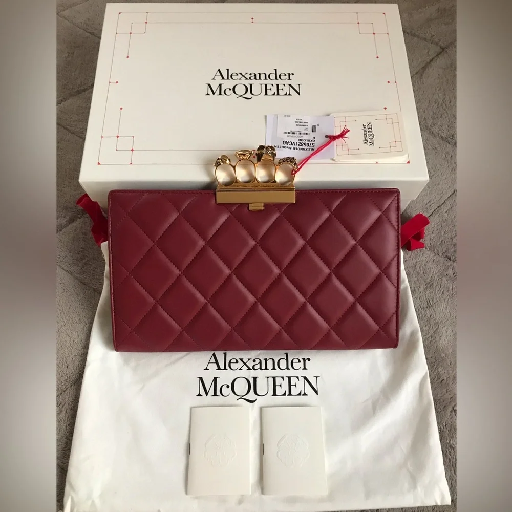 ââSOLDââđĽAlexander McQueenđĽ Skull Knuckle Ring Quilted Leather Clutch - Picture 4 of 10
